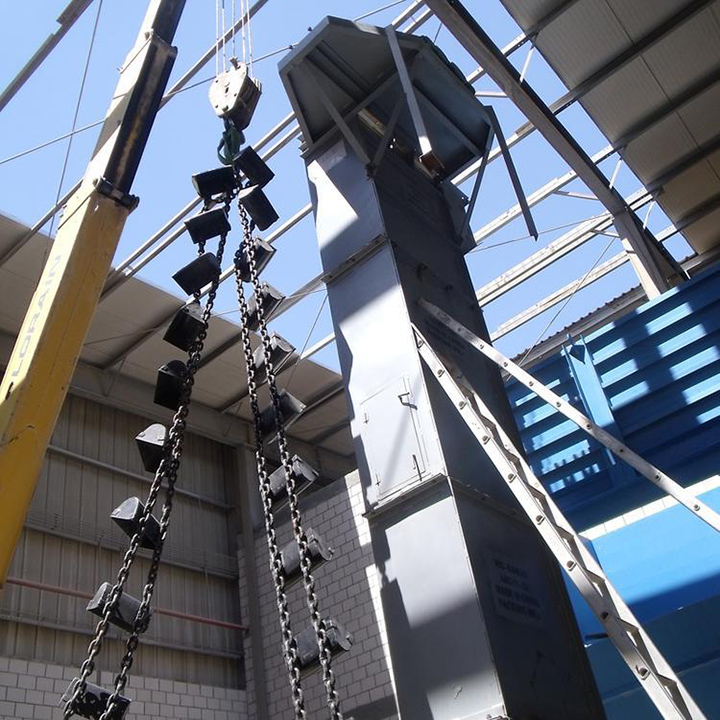 環鏈斗式提升機安裝現場圖